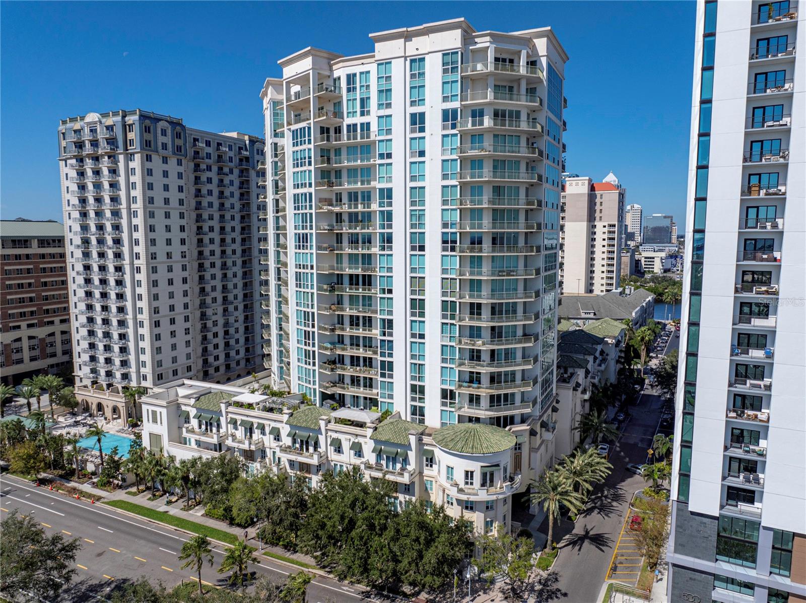 450 KNIGHTS RUN AVE #405