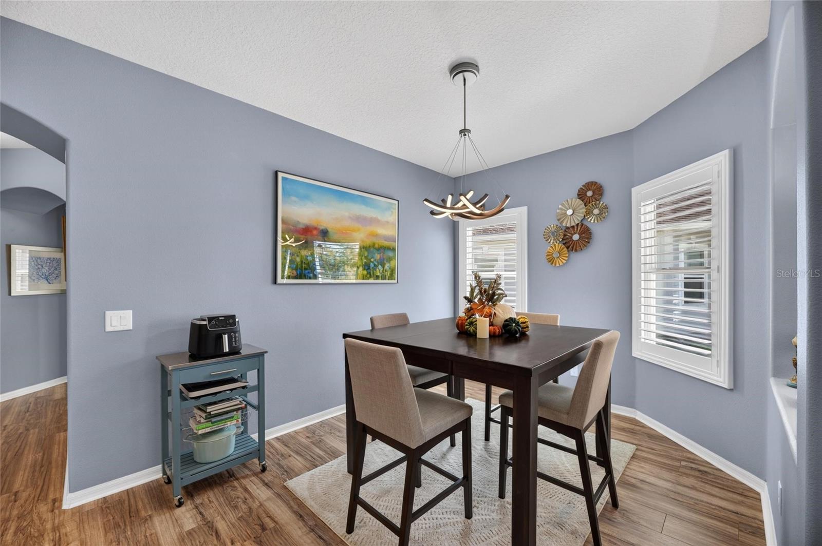 6817 SURREY OAK DR