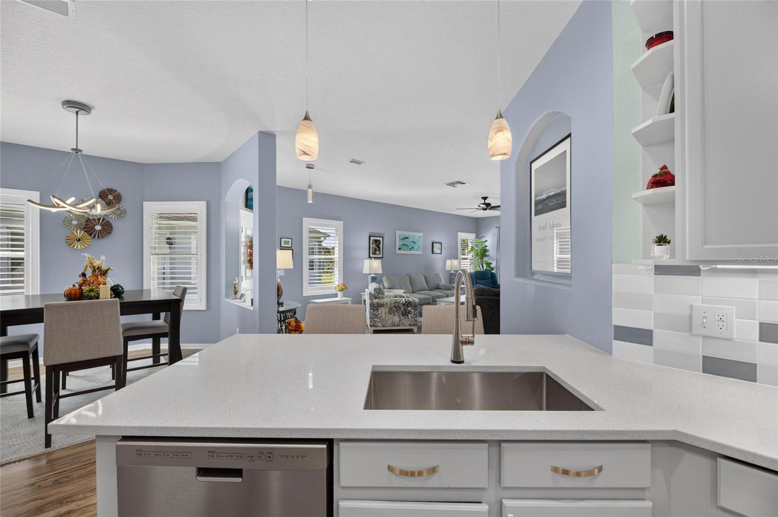 6817 SURREY OAK DR