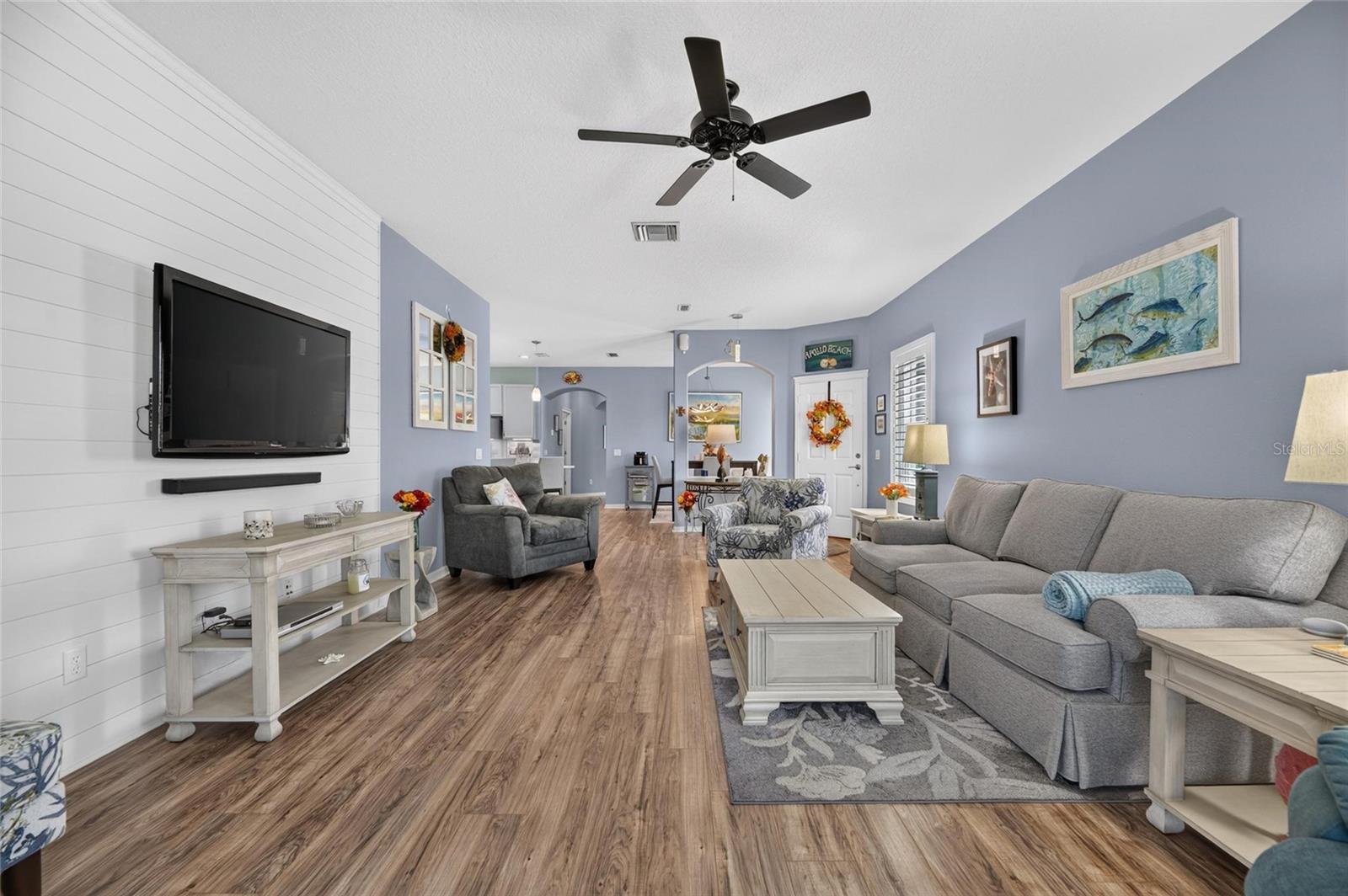 6817 SURREY OAK DR