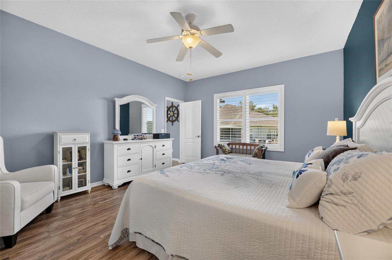 6817 SURREY OAK DR