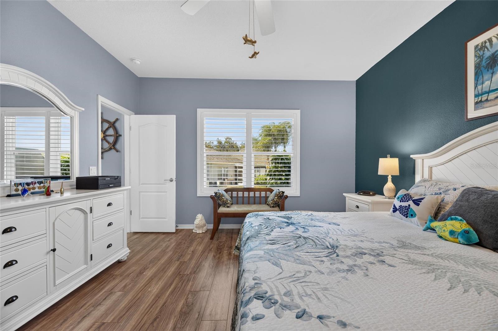 6817 SURREY OAK DR