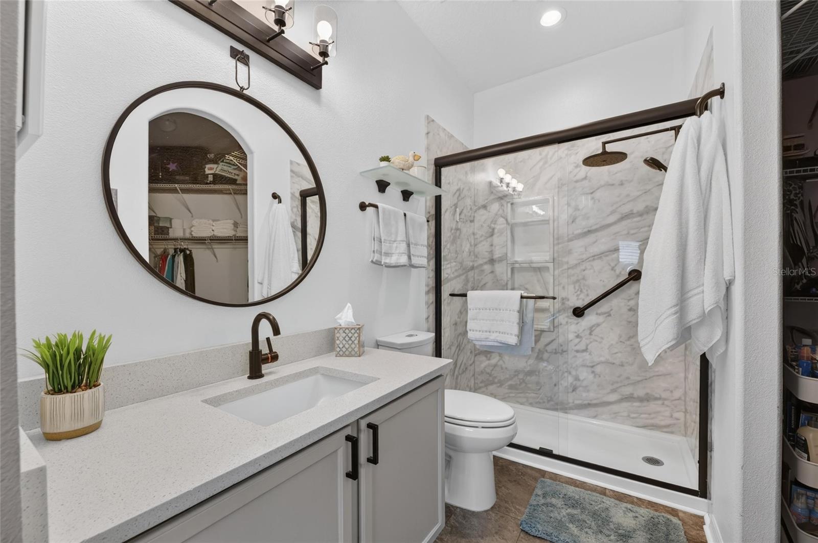 6817 SURREY OAK DR