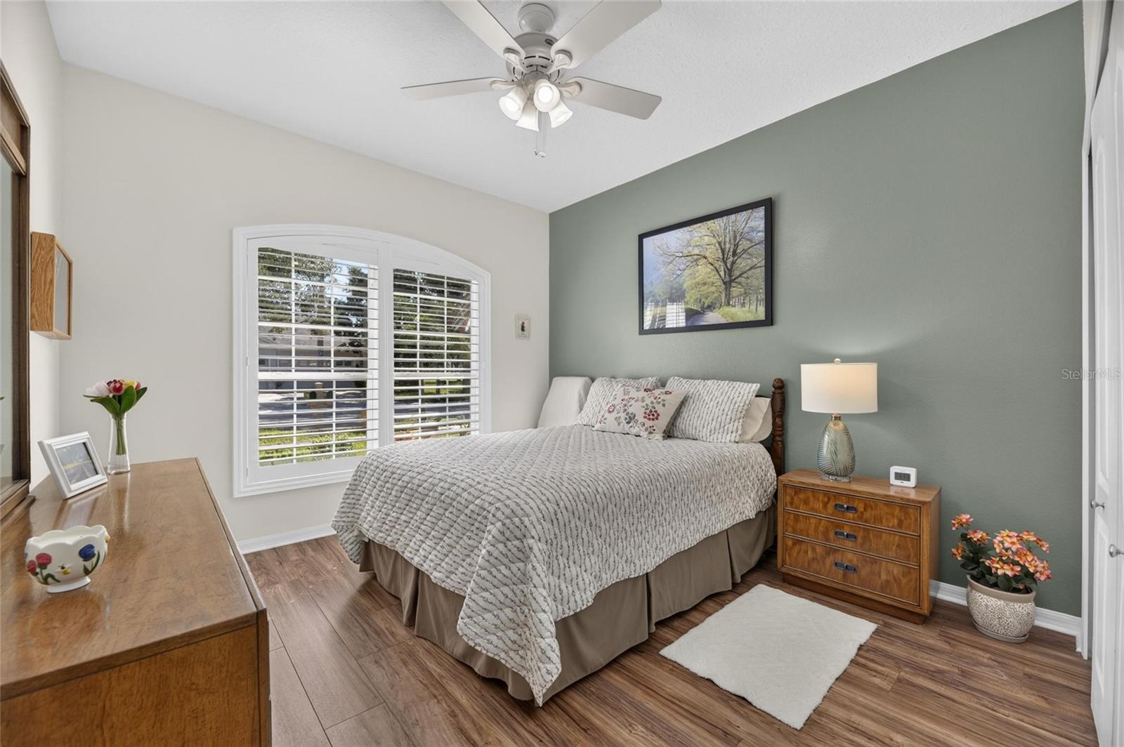 6817 SURREY OAK DR