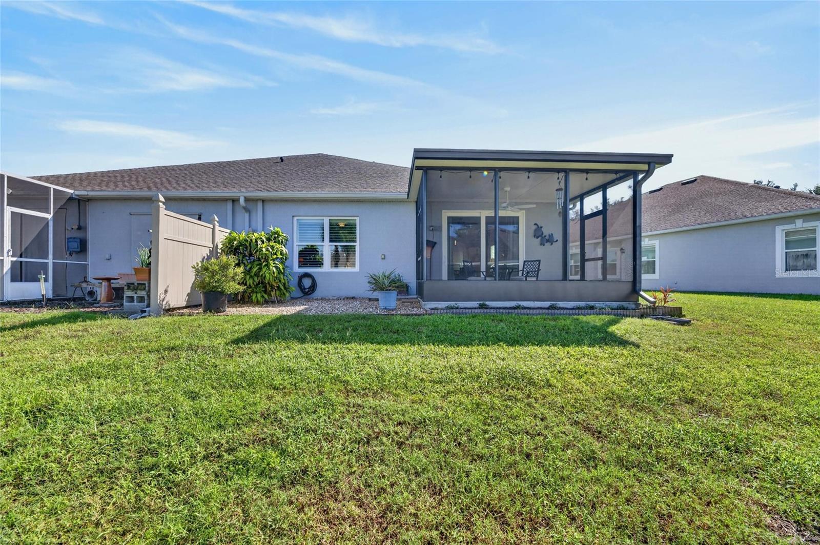 6817 SURREY OAK DR