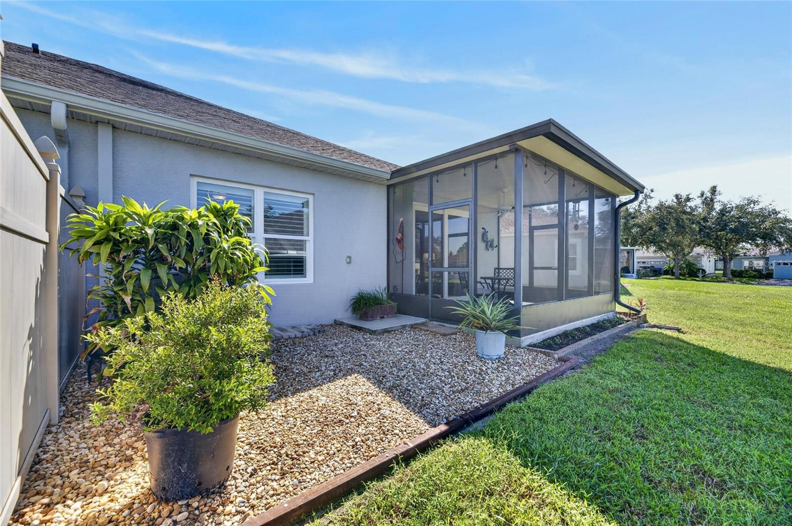 6817 SURREY OAK DR