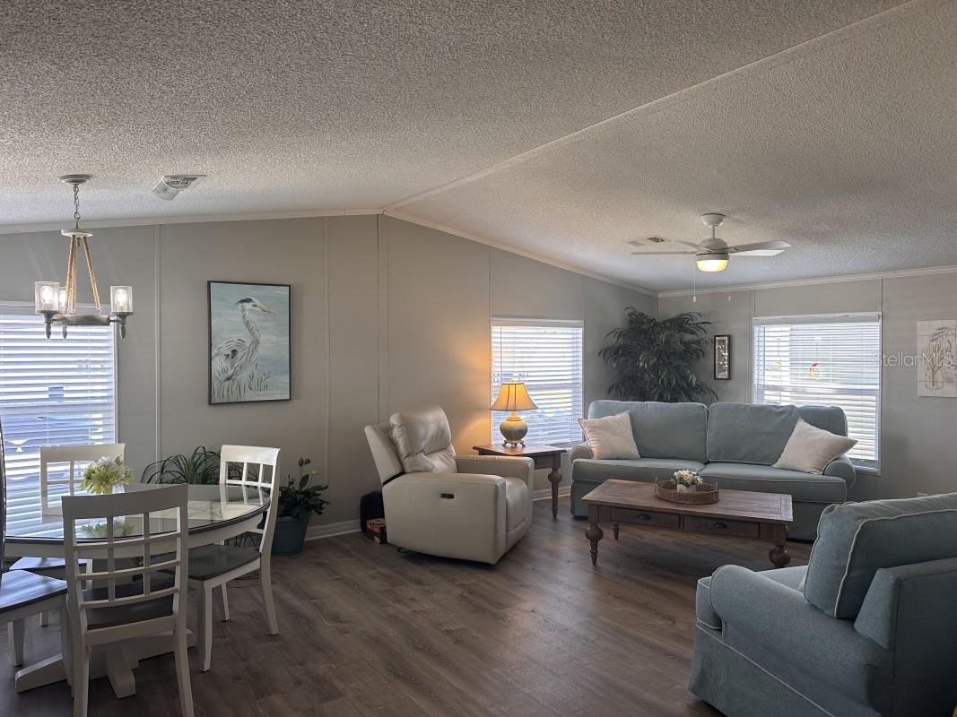 122 W SAINT ANNES CIR