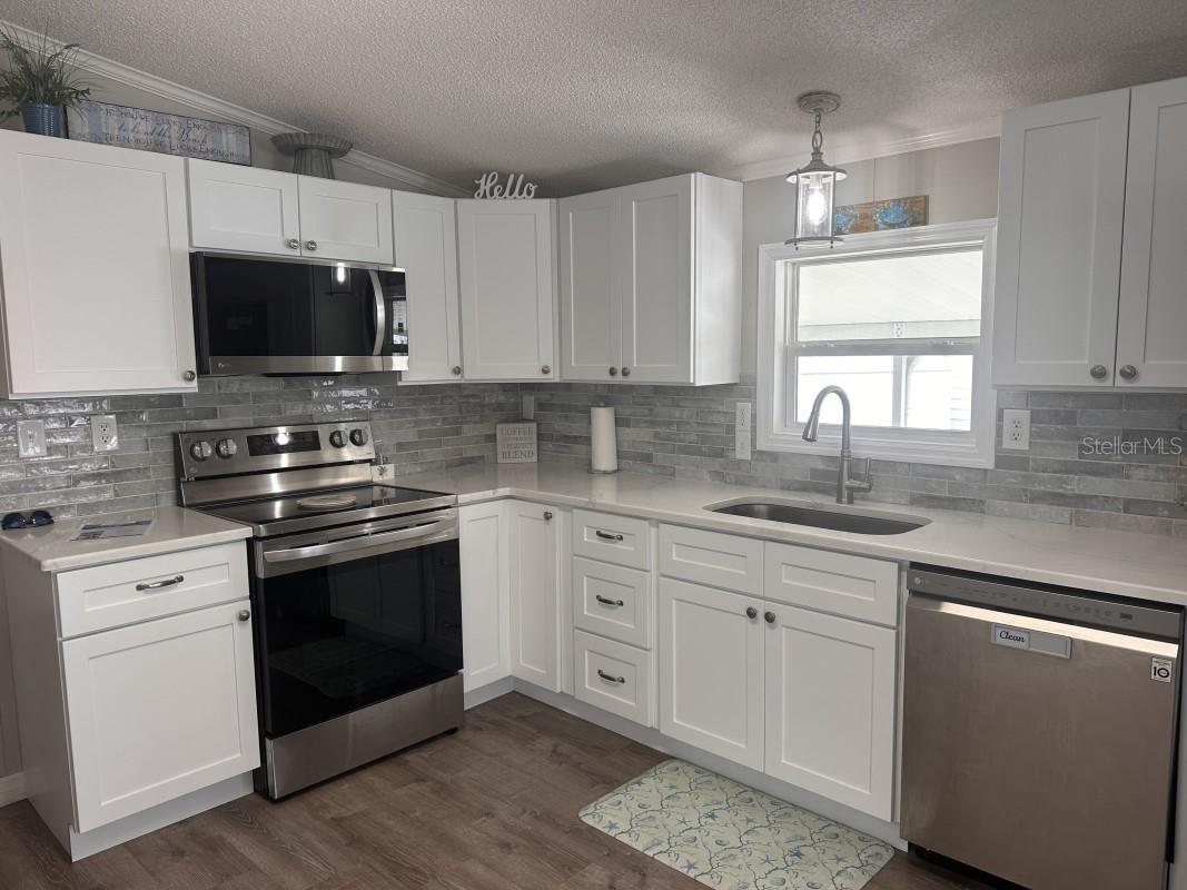 122 W SAINT ANNES CIR