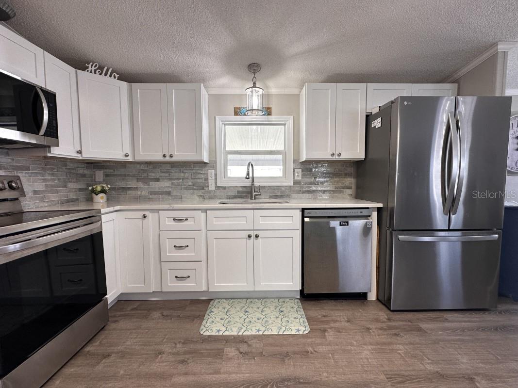 122 W SAINT ANNES CIR