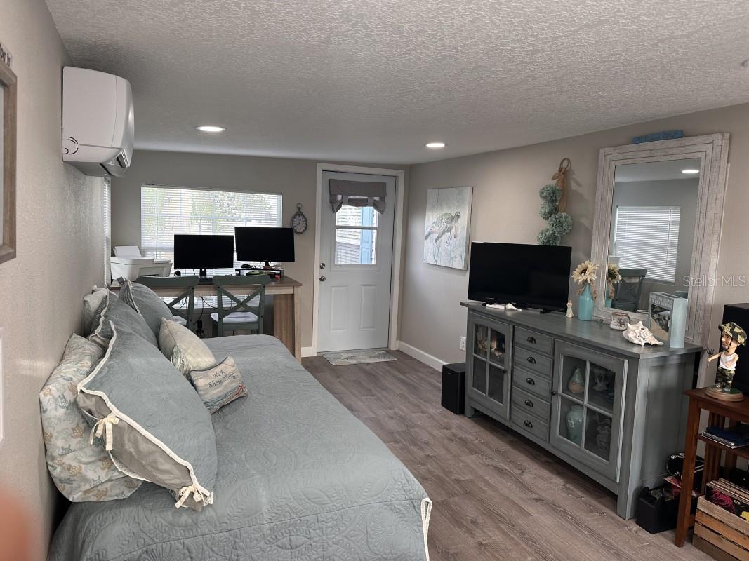 122 W SAINT ANNES CIR