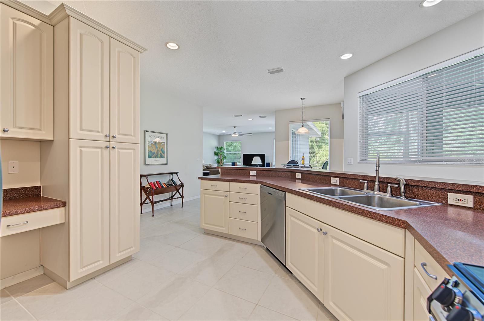 915 LAKE THOMAS LN