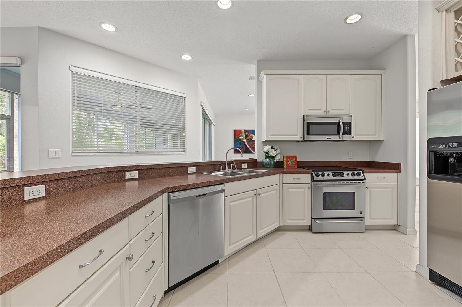 915 LAKE THOMAS LN
