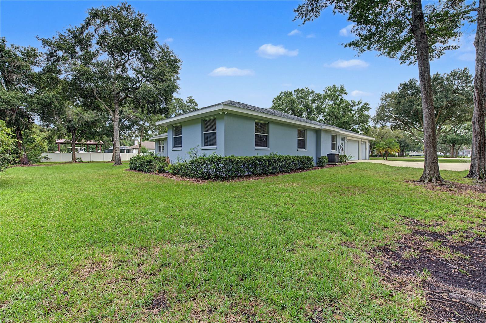 915 LAKE THOMAS LN