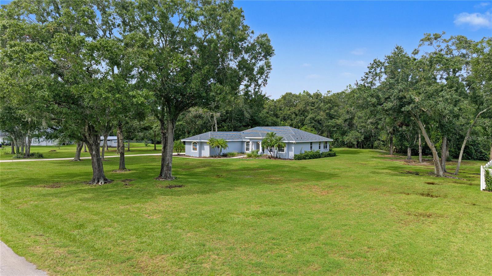 915 LAKE THOMAS LN