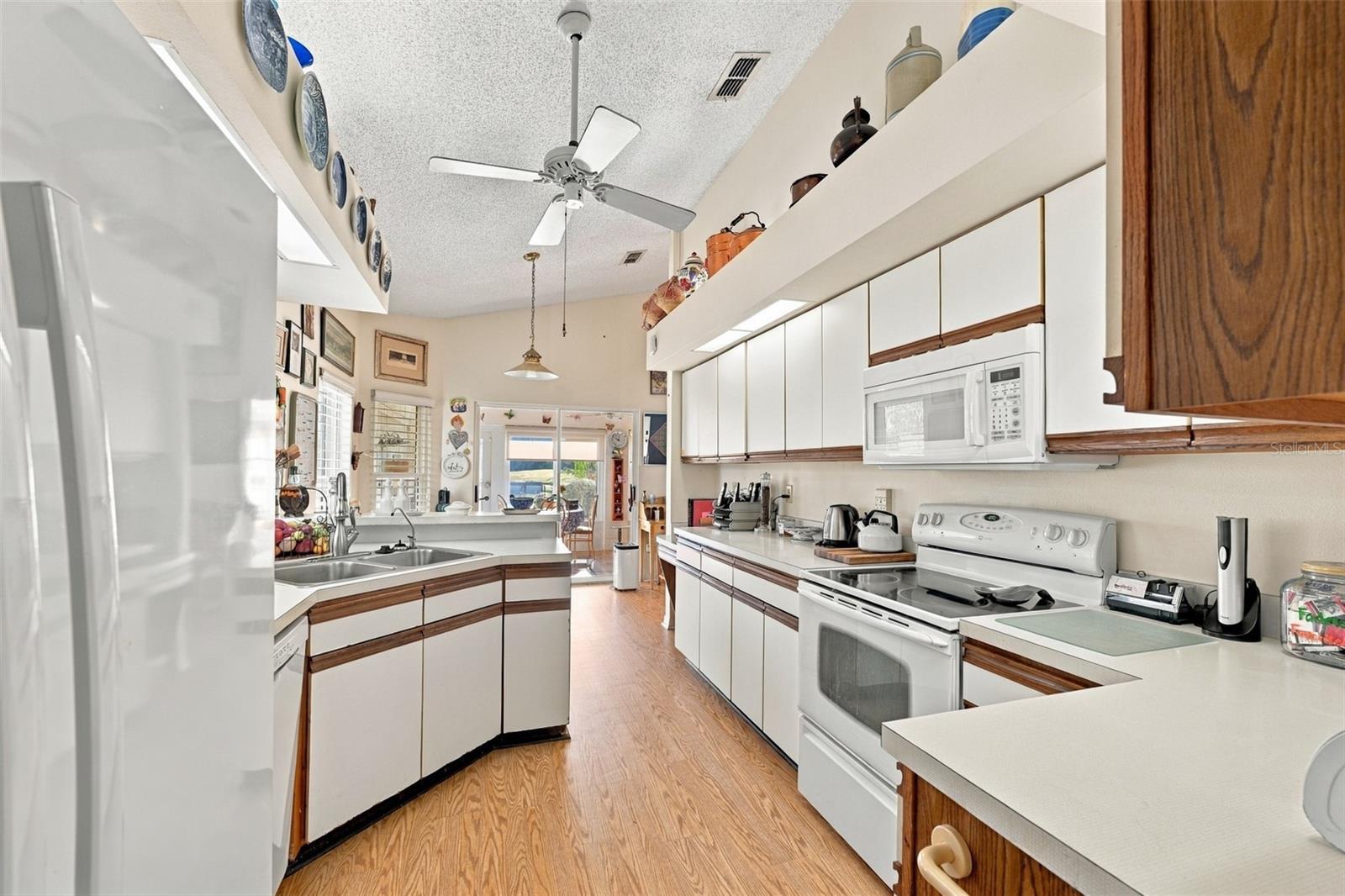 1803 E DEL WEBB BLVD