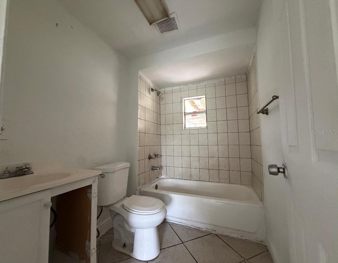 2921 E 24TH
