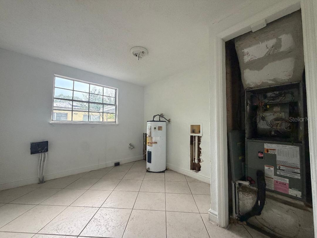 2921 E 24TH