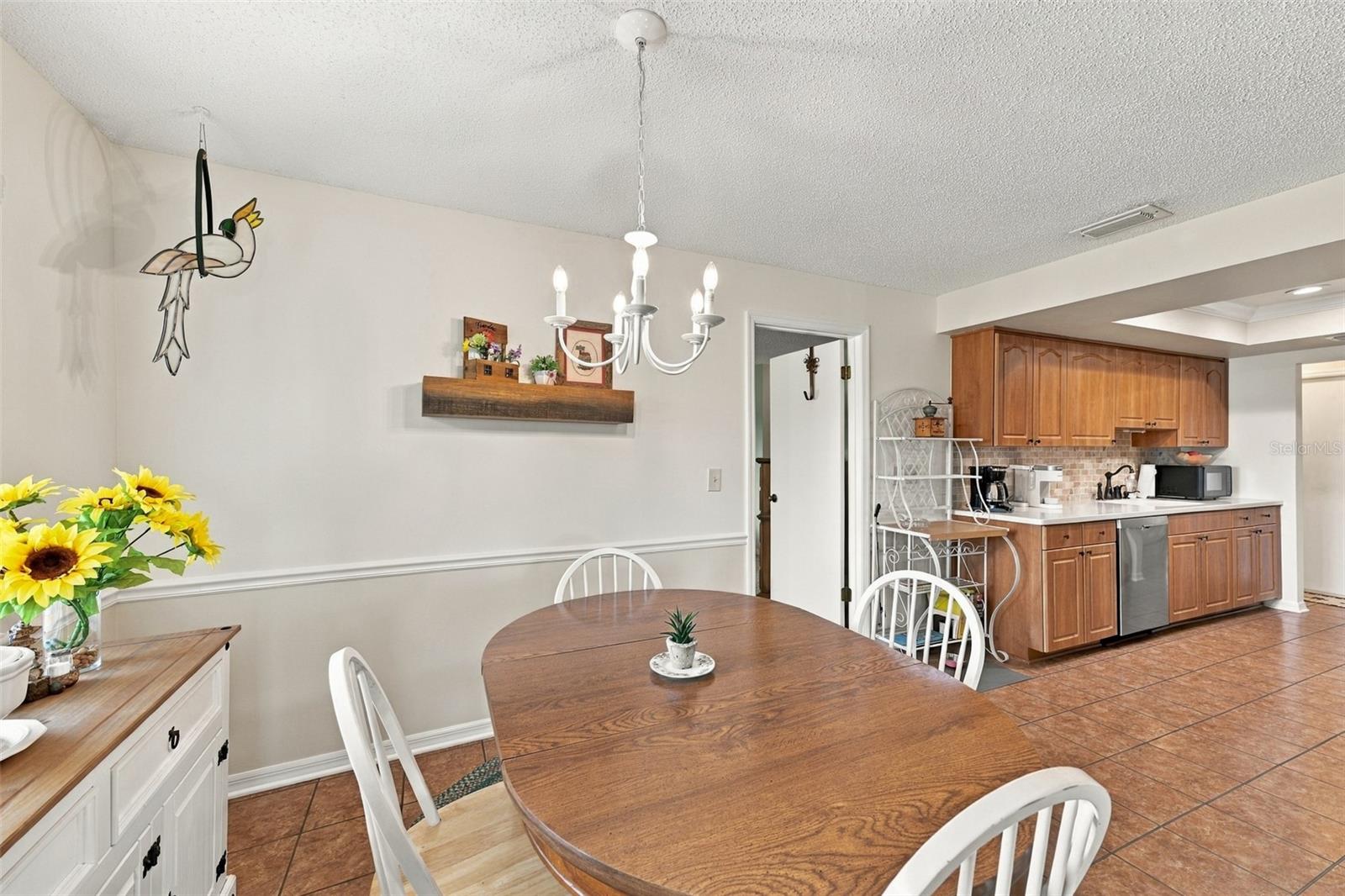 1611 WOODMAR DR