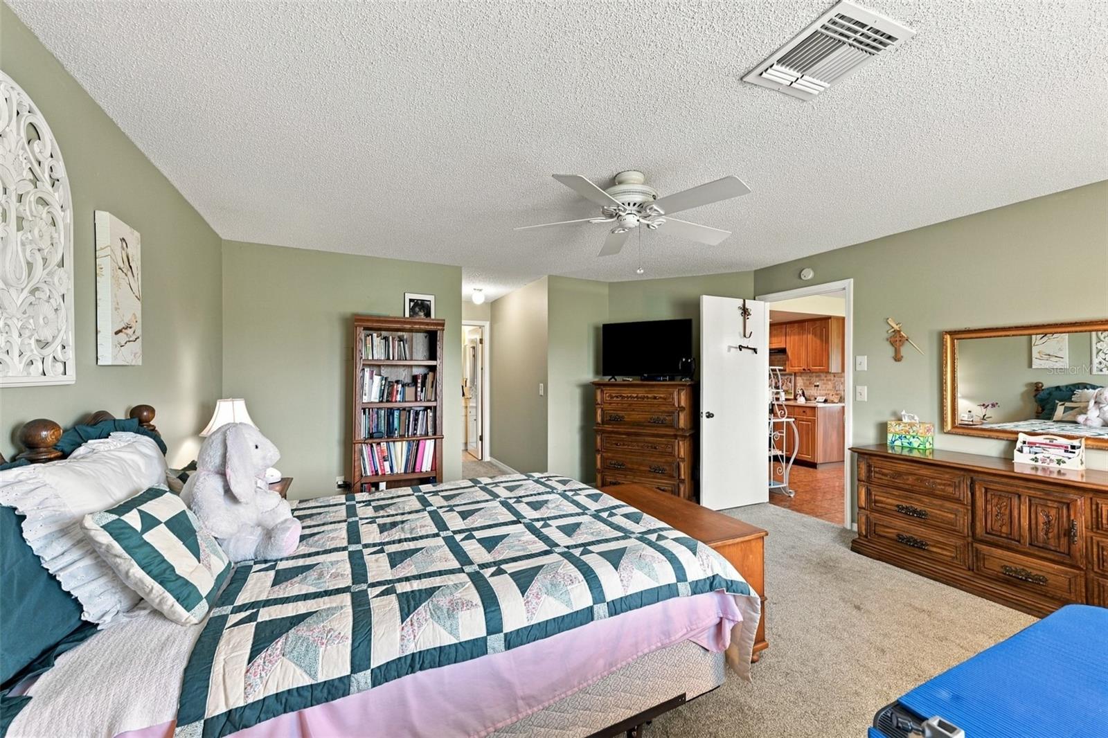 1611 WOODMAR DR