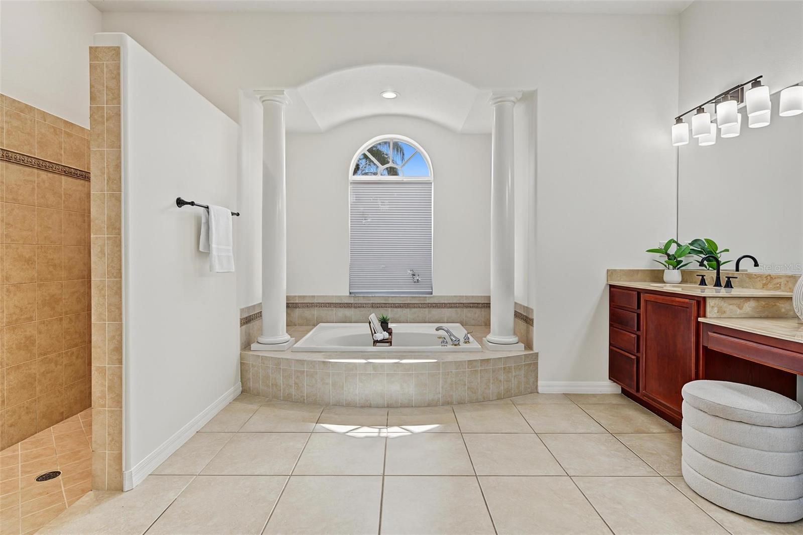 2126 BLUE BEECH CT