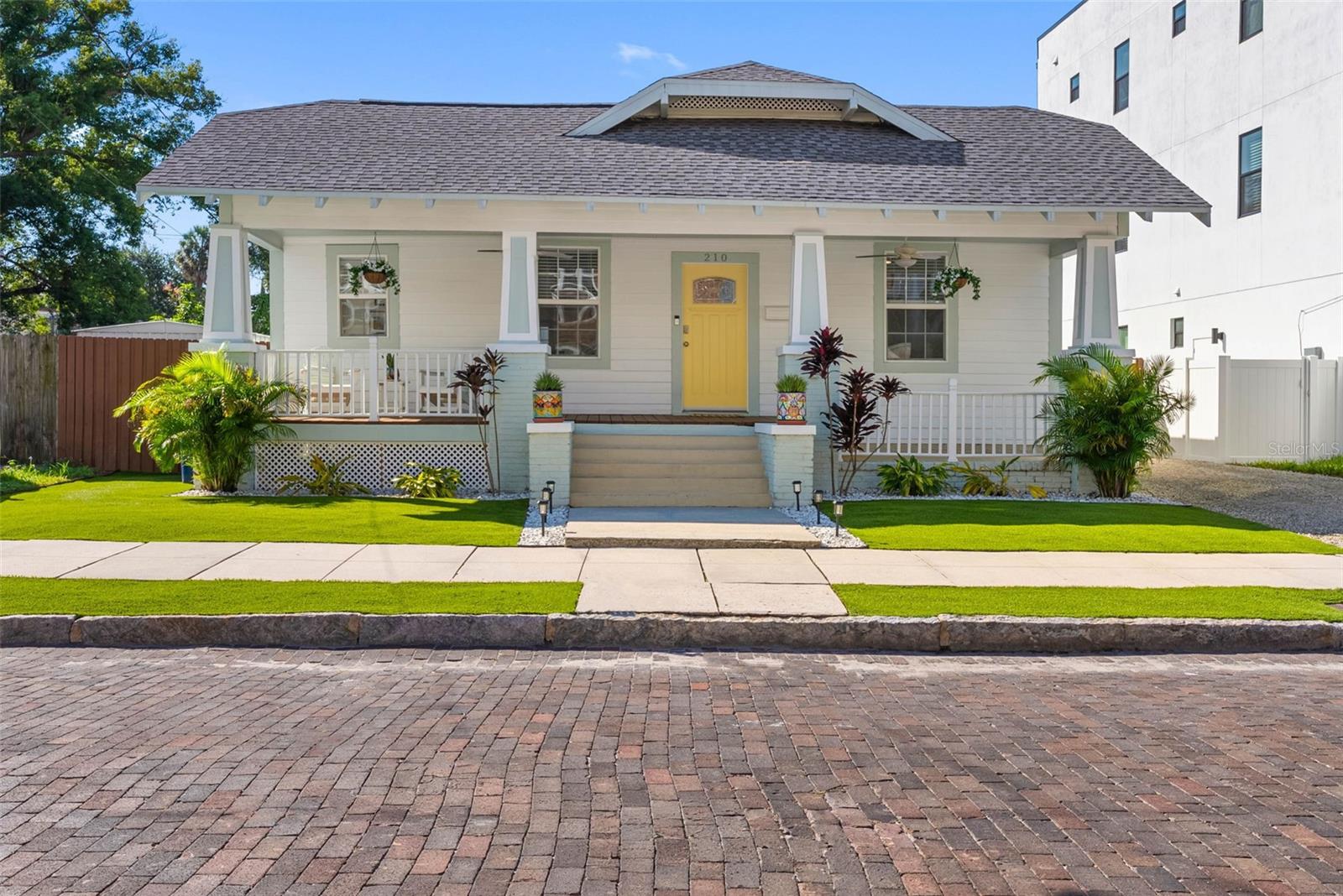 210 W EUCLID AVE