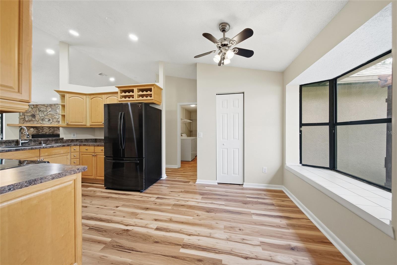 3179 LAKE SAXON DR