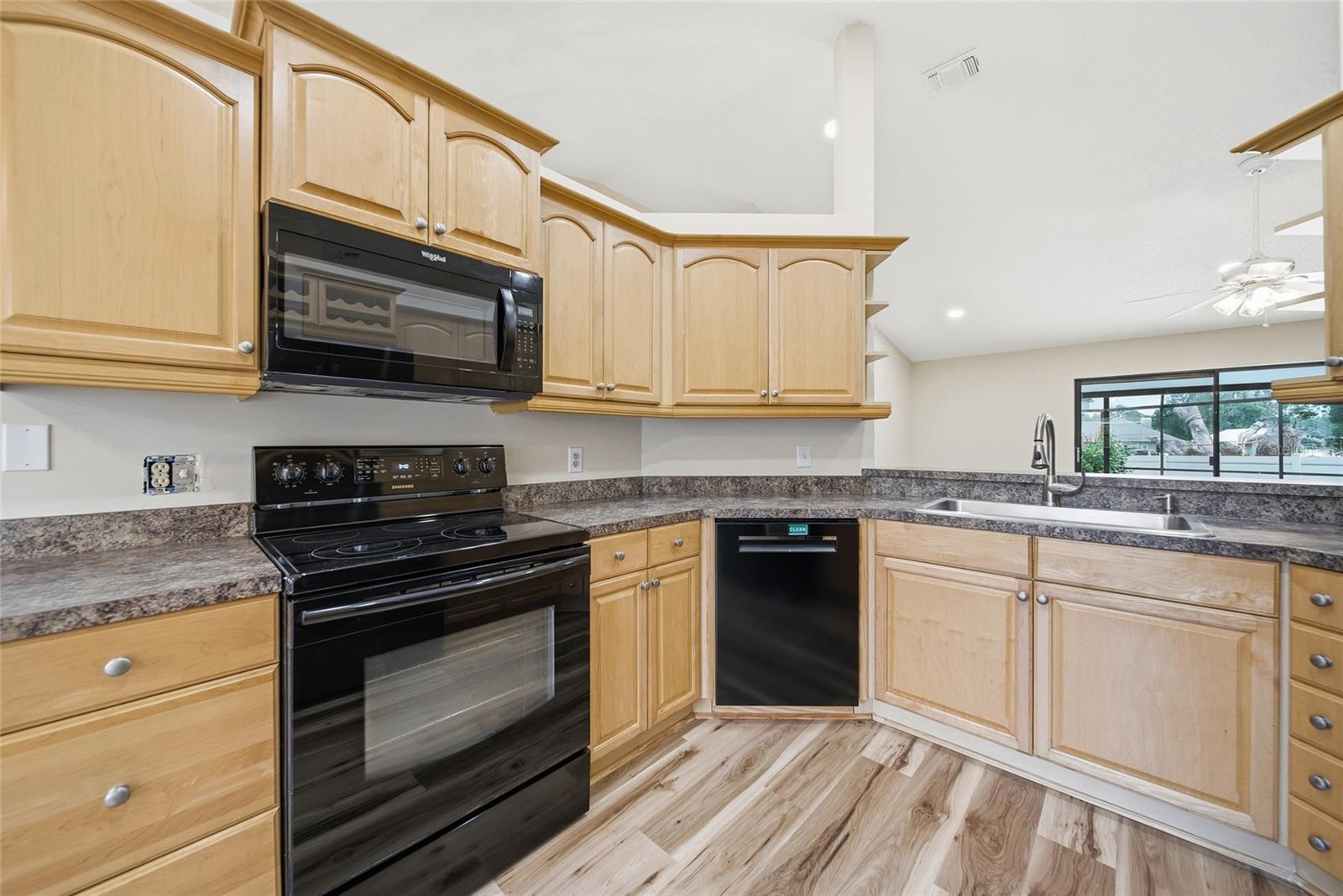 3179 LAKE SAXON DR