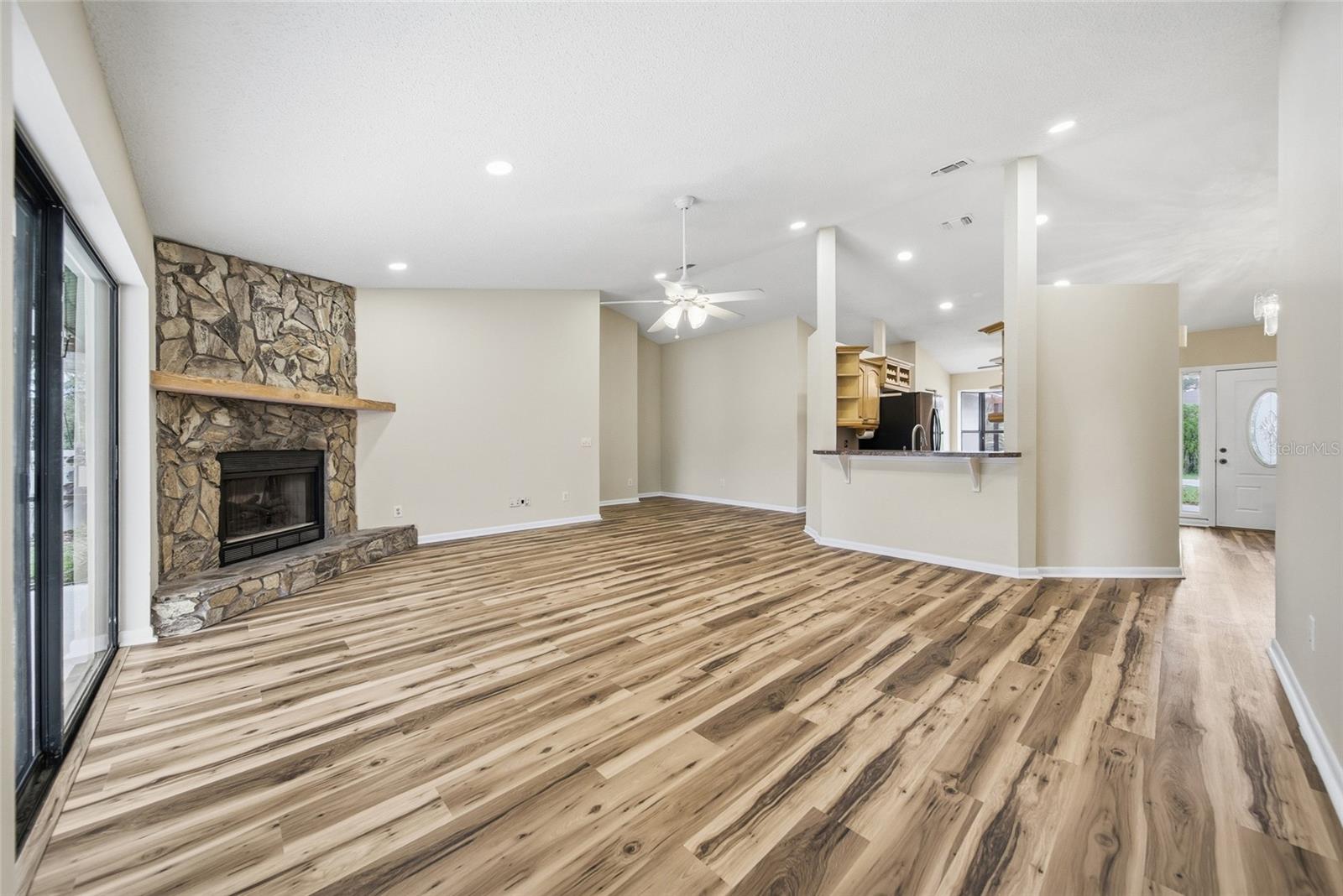 3179 LAKE SAXON DR