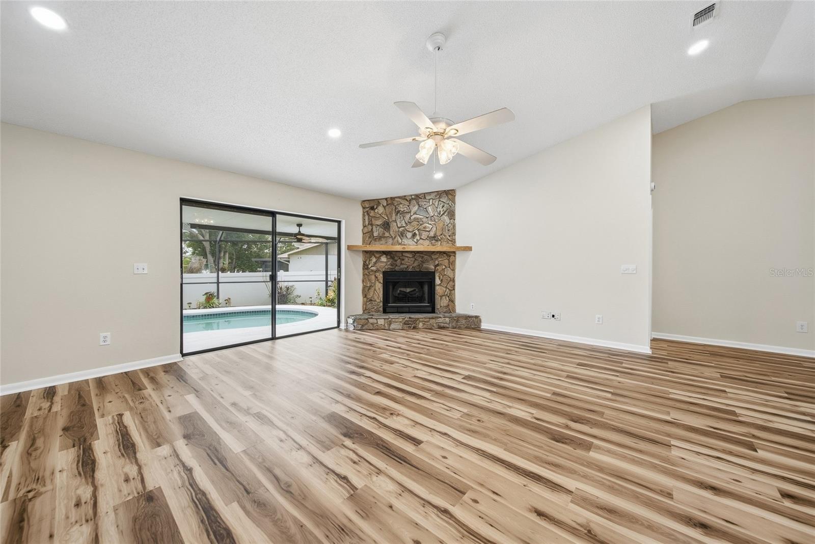 3179 LAKE SAXON DR