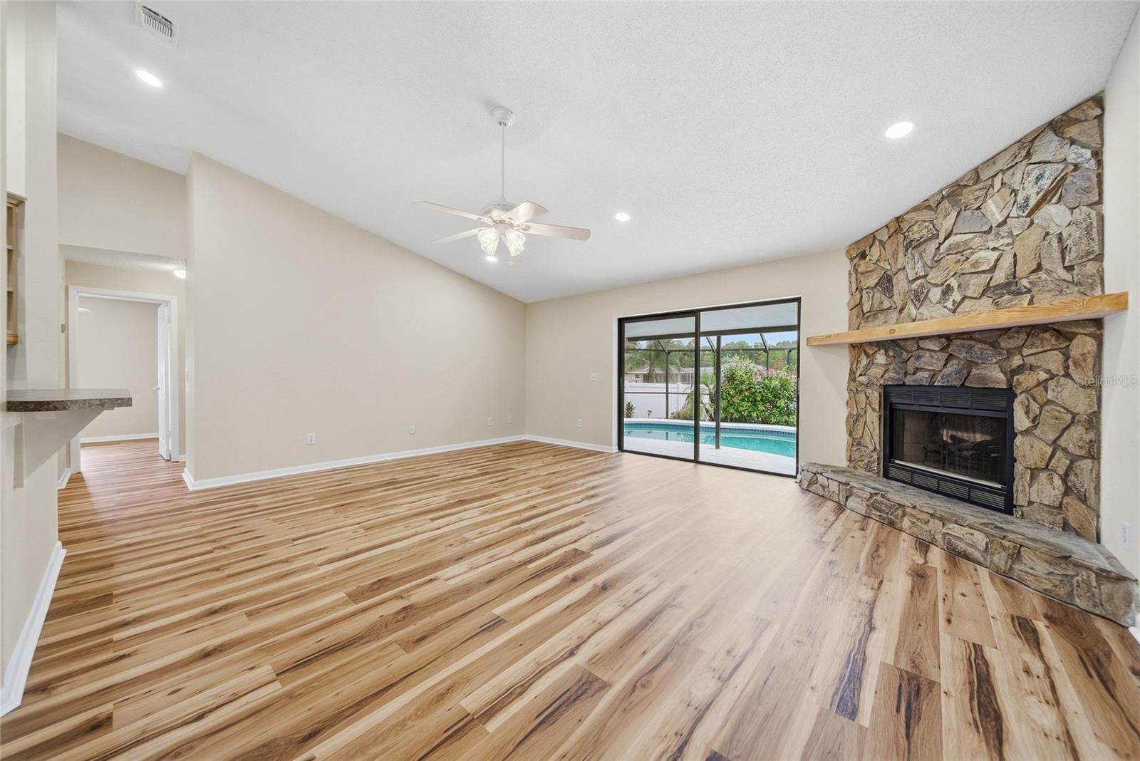3179 LAKE SAXON DR