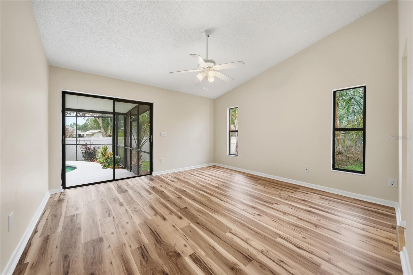 3179 LAKE SAXON DR