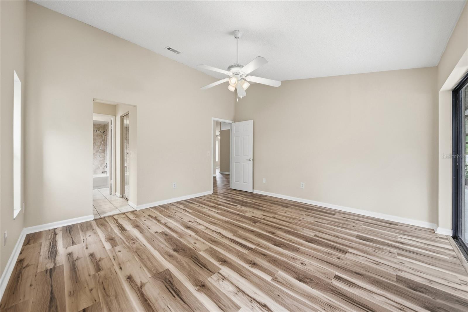 3179 LAKE SAXON DR