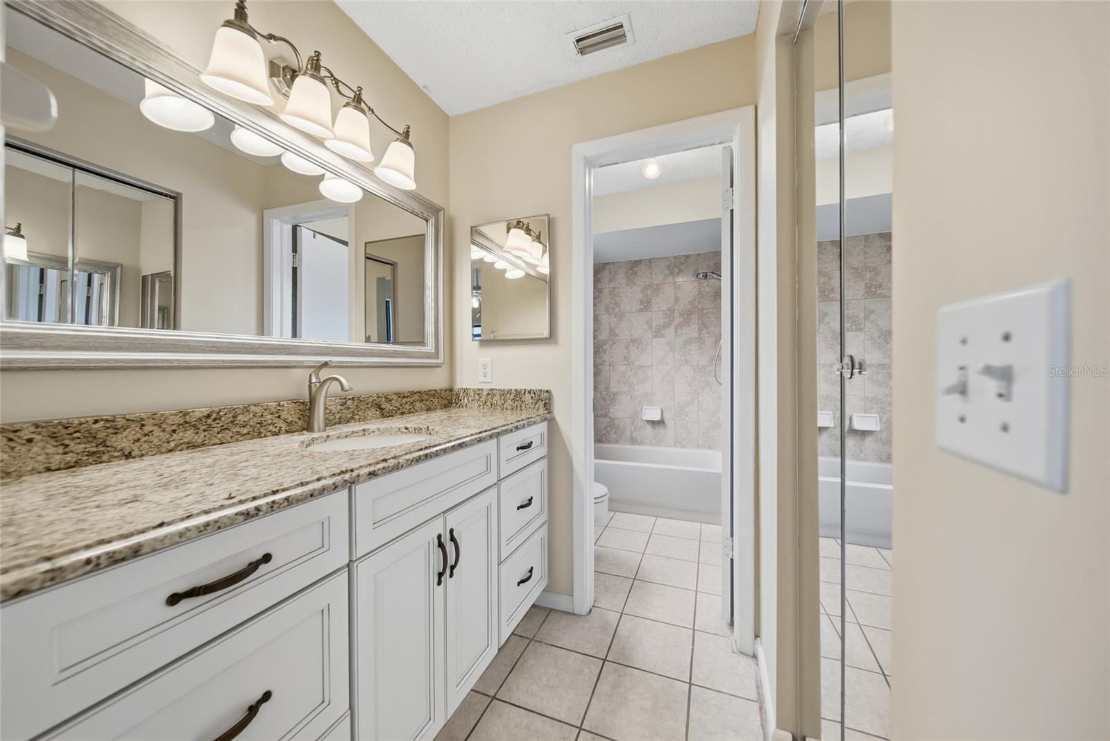 3179 LAKE SAXON DR