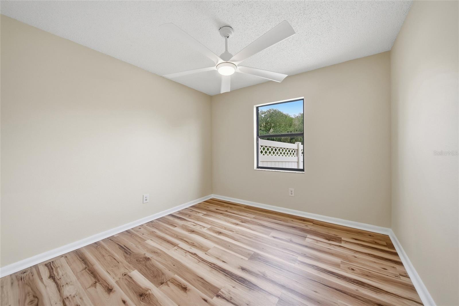 3179 LAKE SAXON DR