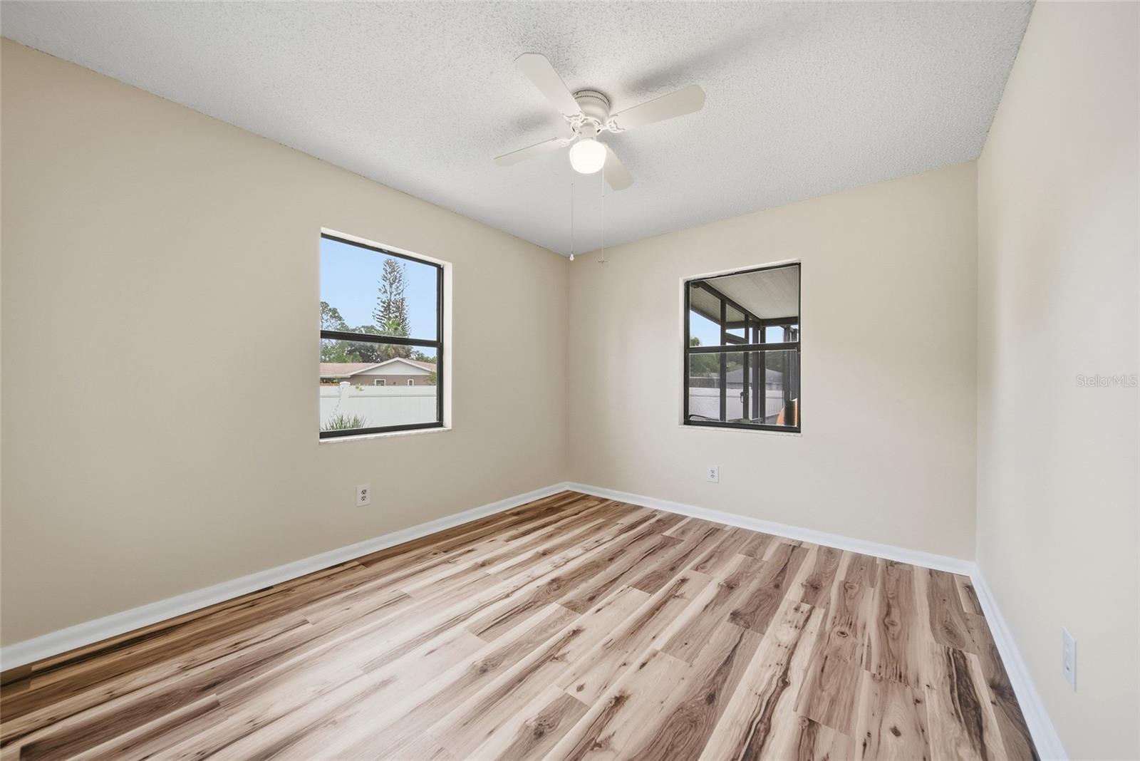3179 LAKE SAXON DR