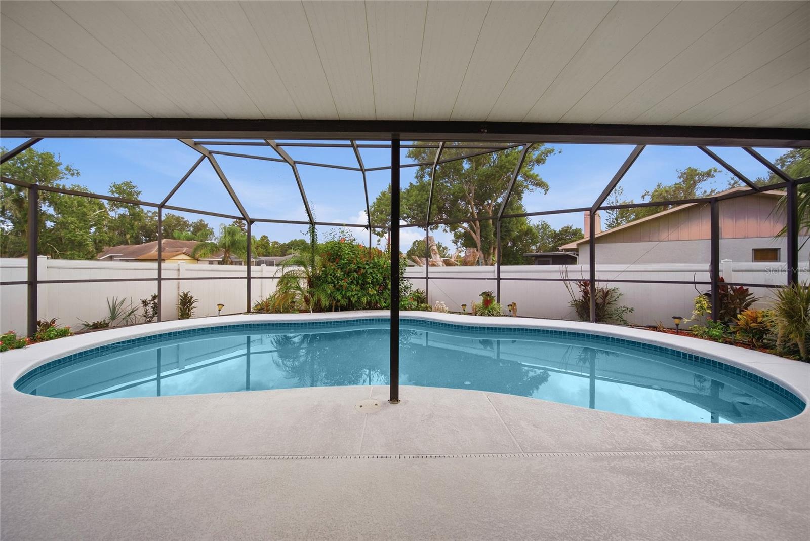 3179 LAKE SAXON DR