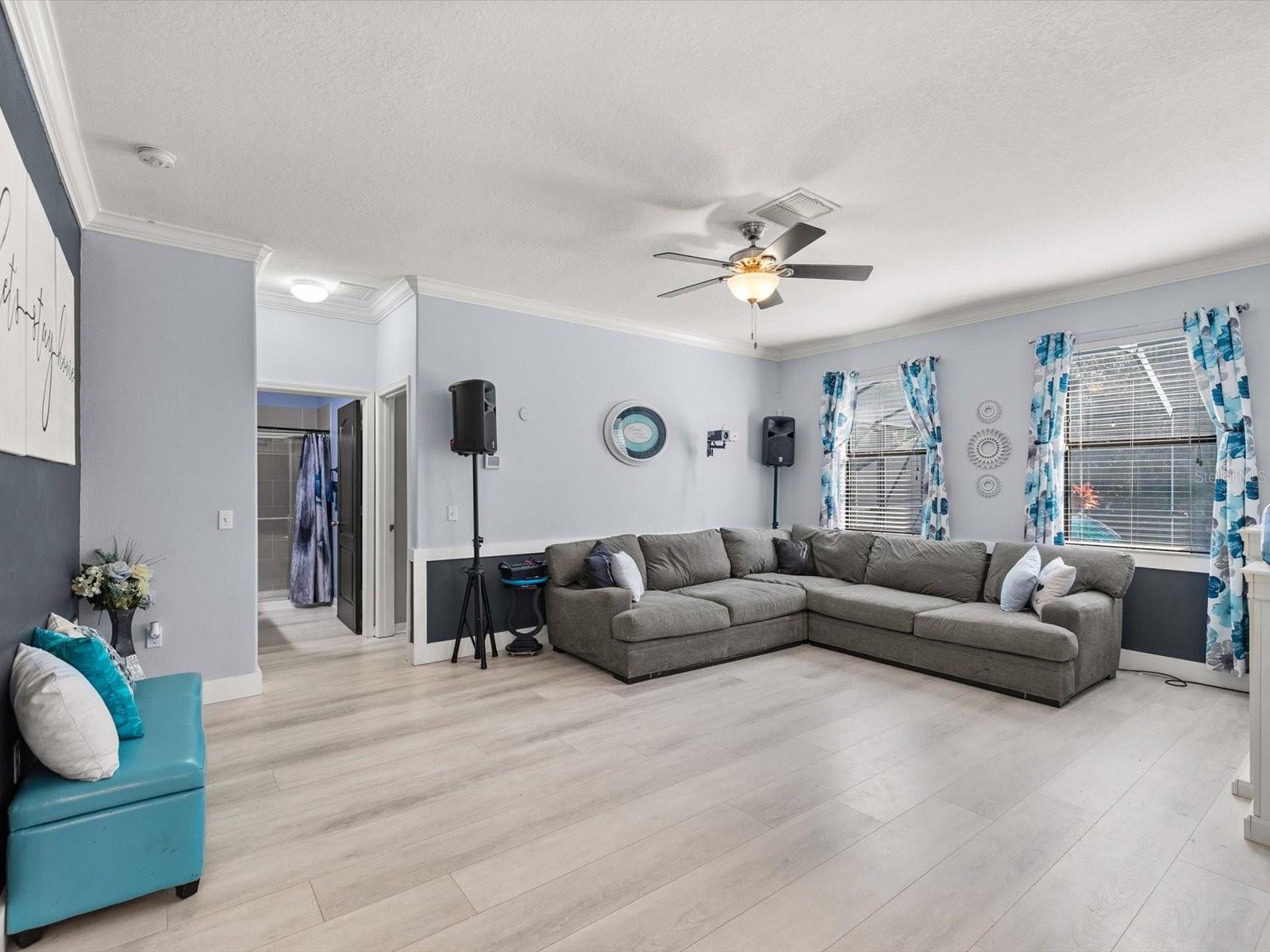 11695 CRESTRIDGE LOOP