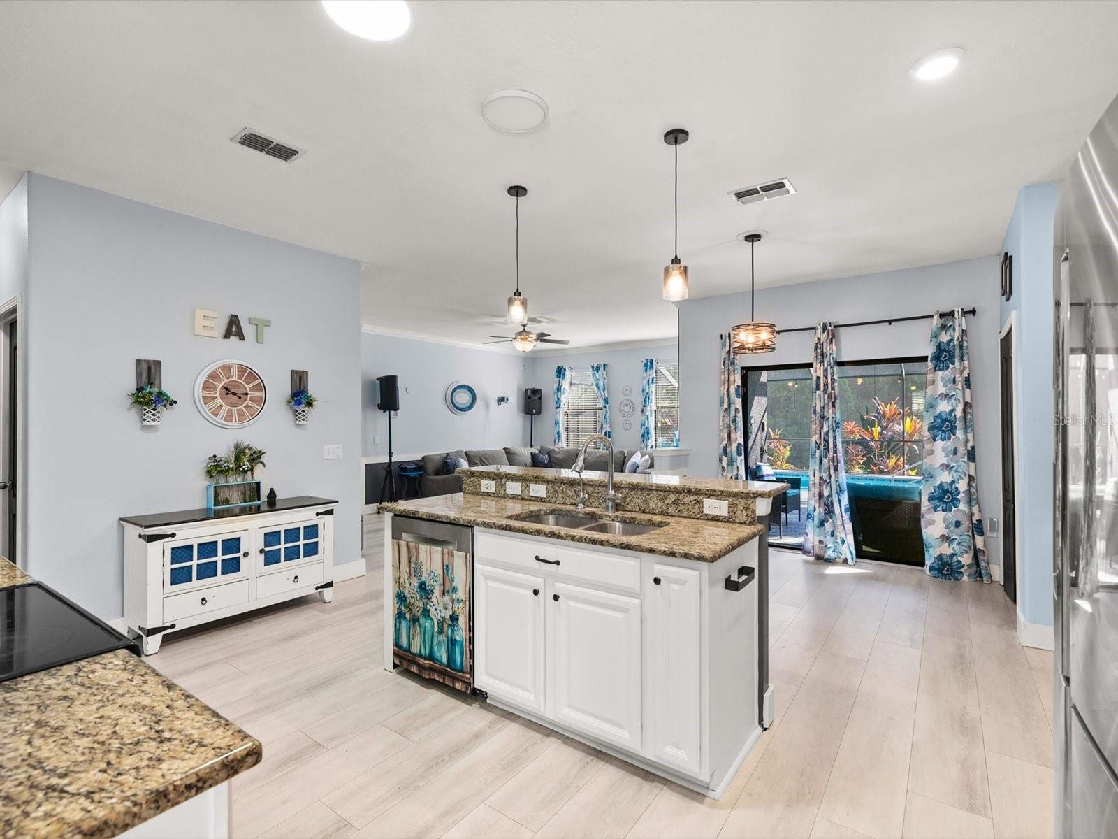 11695 CRESTRIDGE LOOP