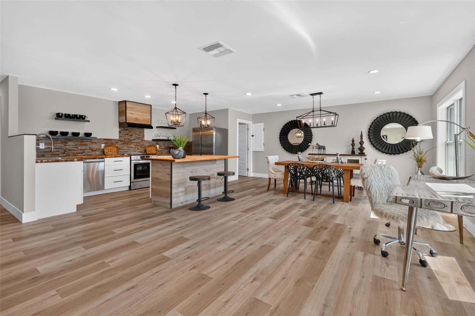 1210 CASA BONITA AVE