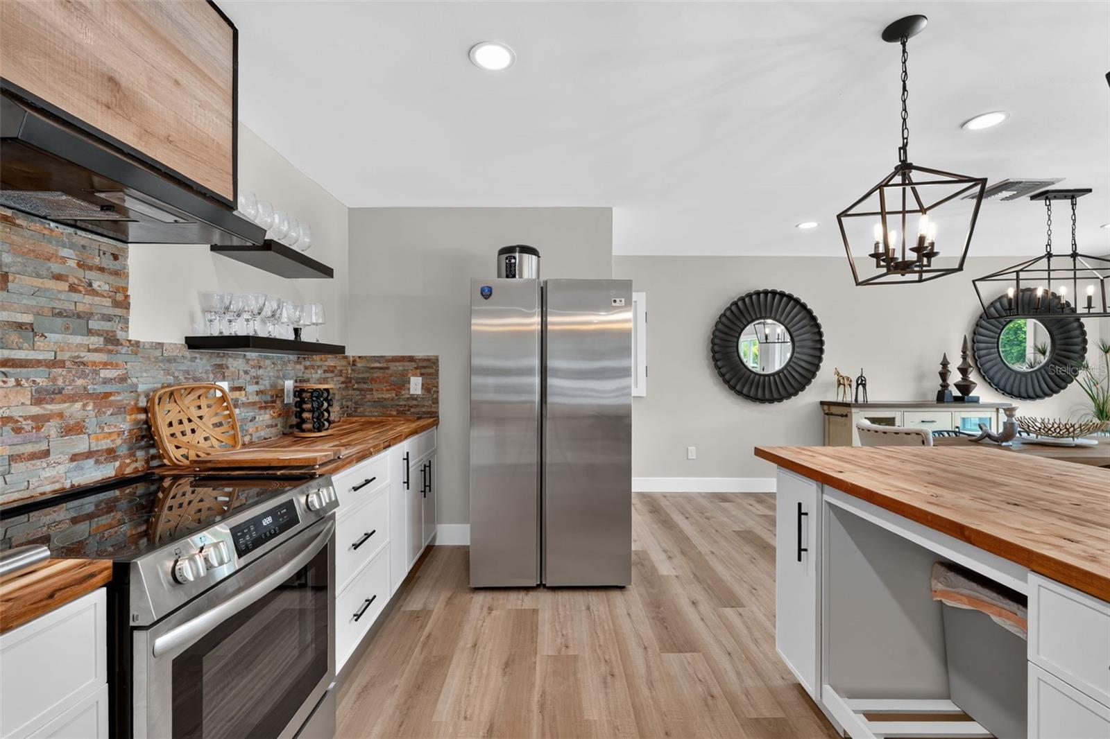 1210 CASA BONITA AVE