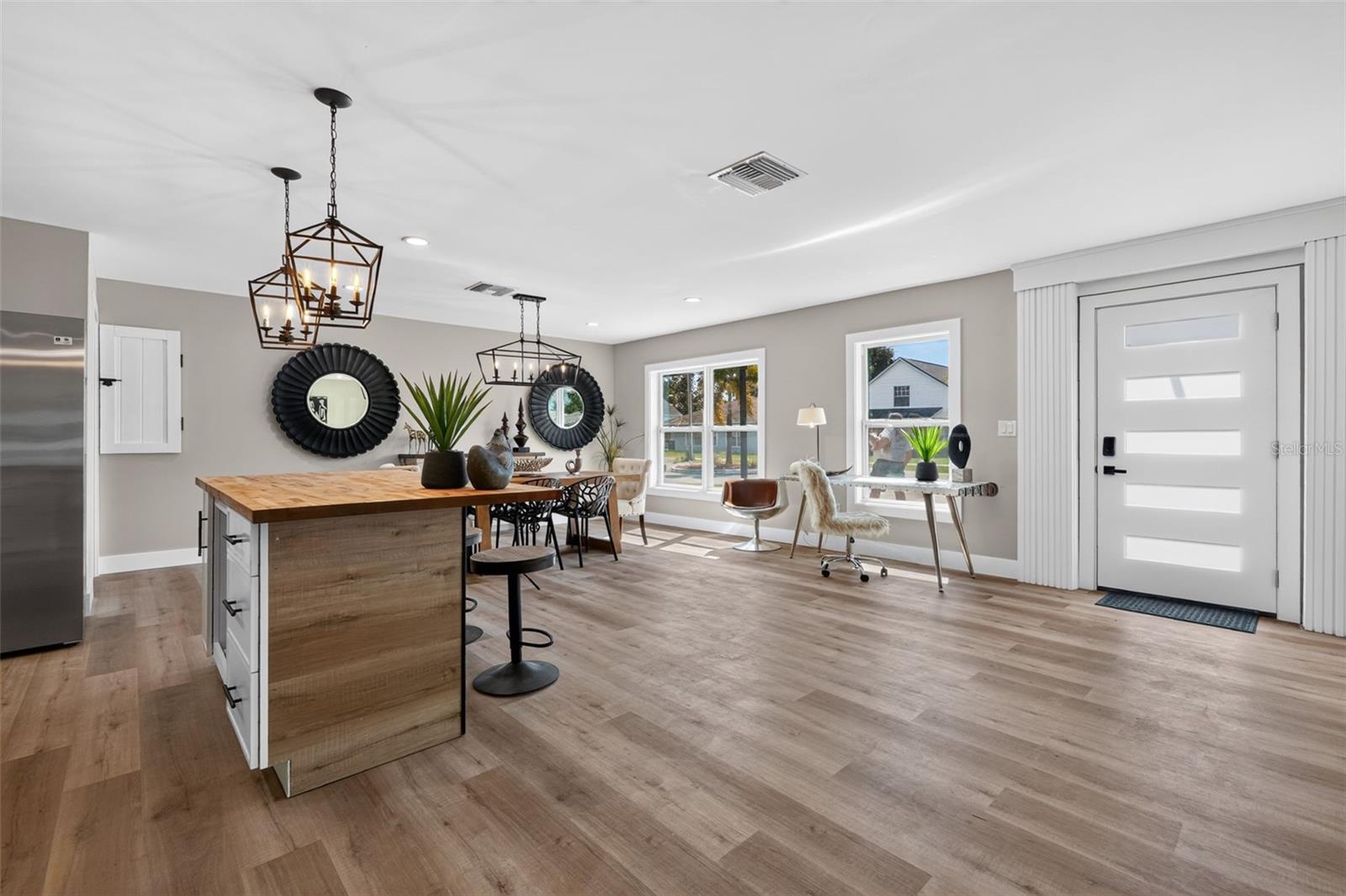 1210 CASA BONITA AVE