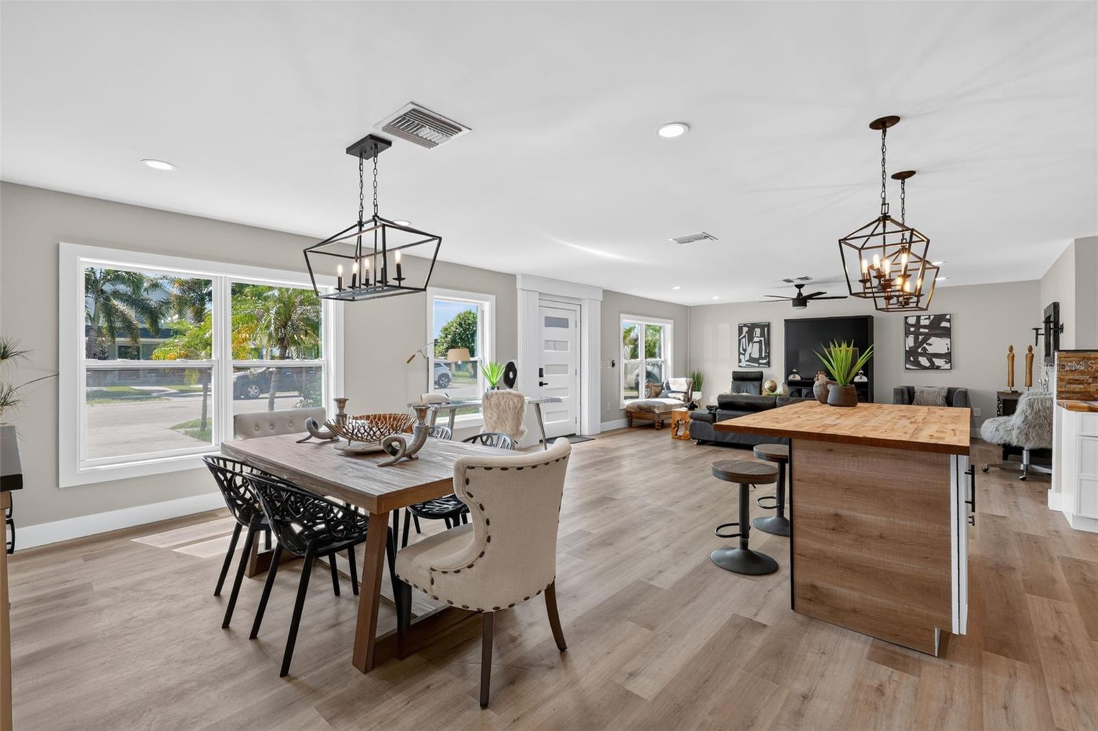 1210 CASA BONITA AVE