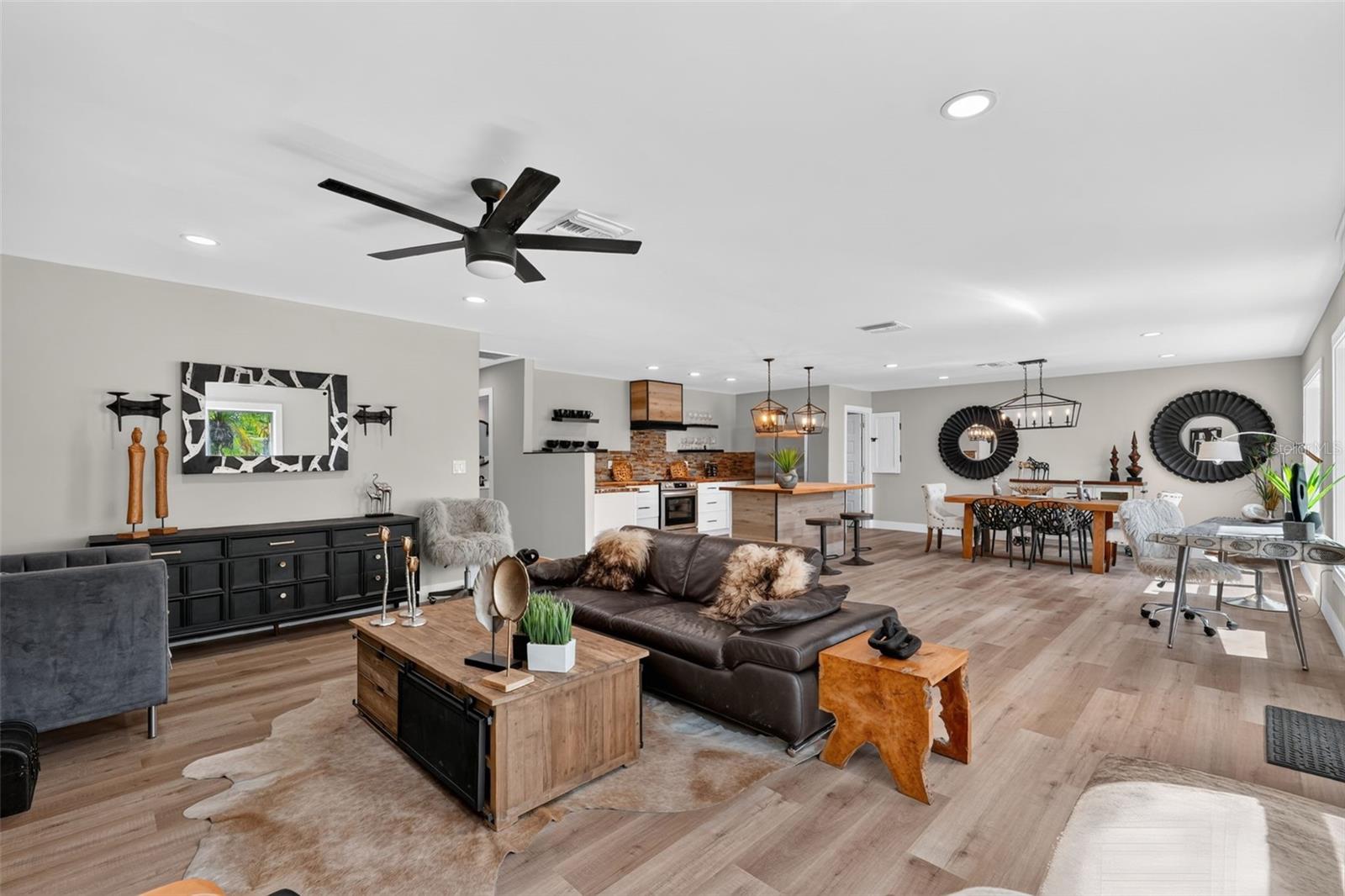 1210 CASA BONITA AVE