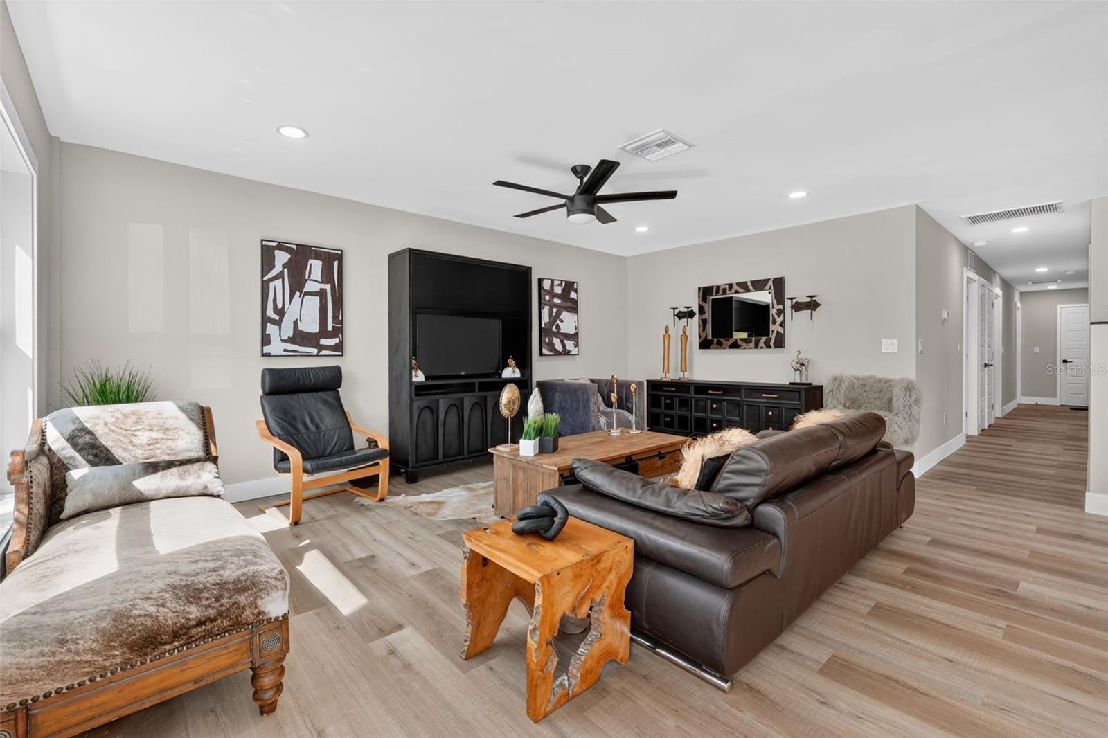 1210 CASA BONITA AVE