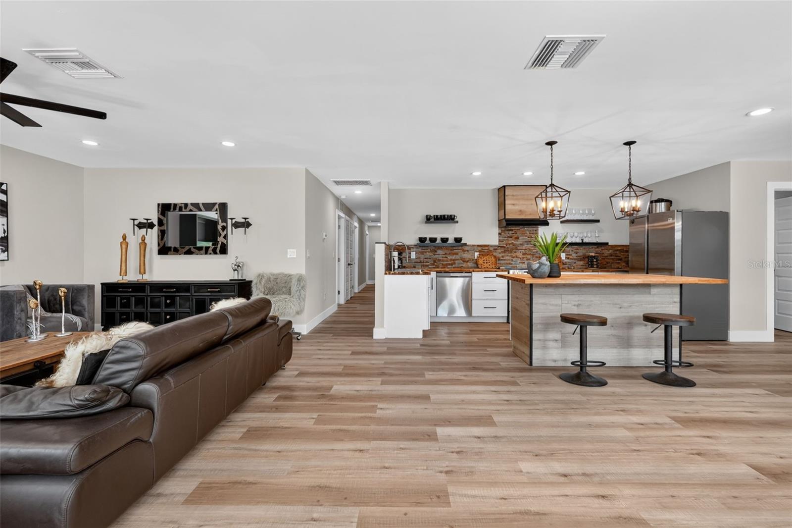 1210 CASA BONITA AVE