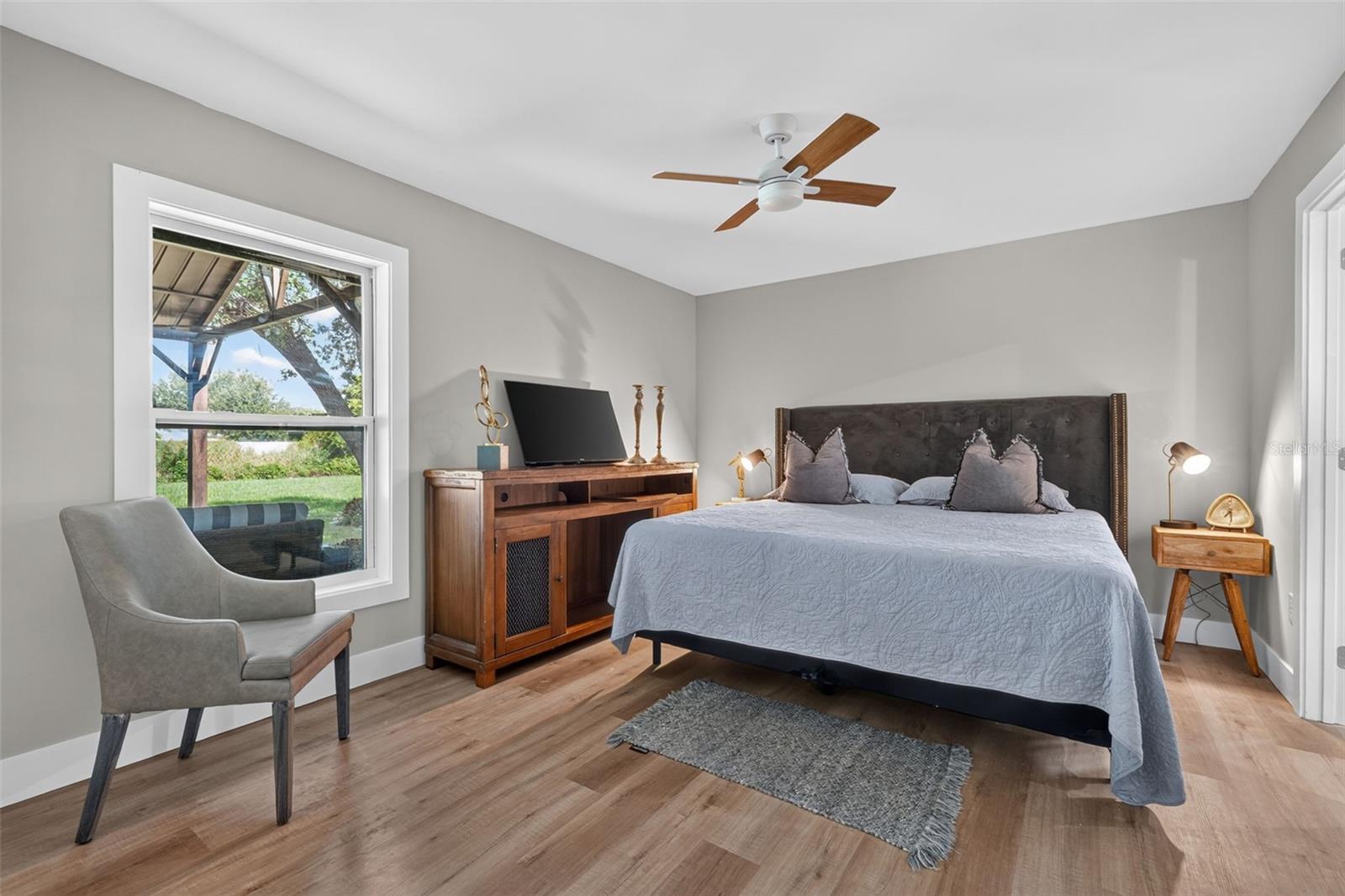 1210 CASA BONITA AVE