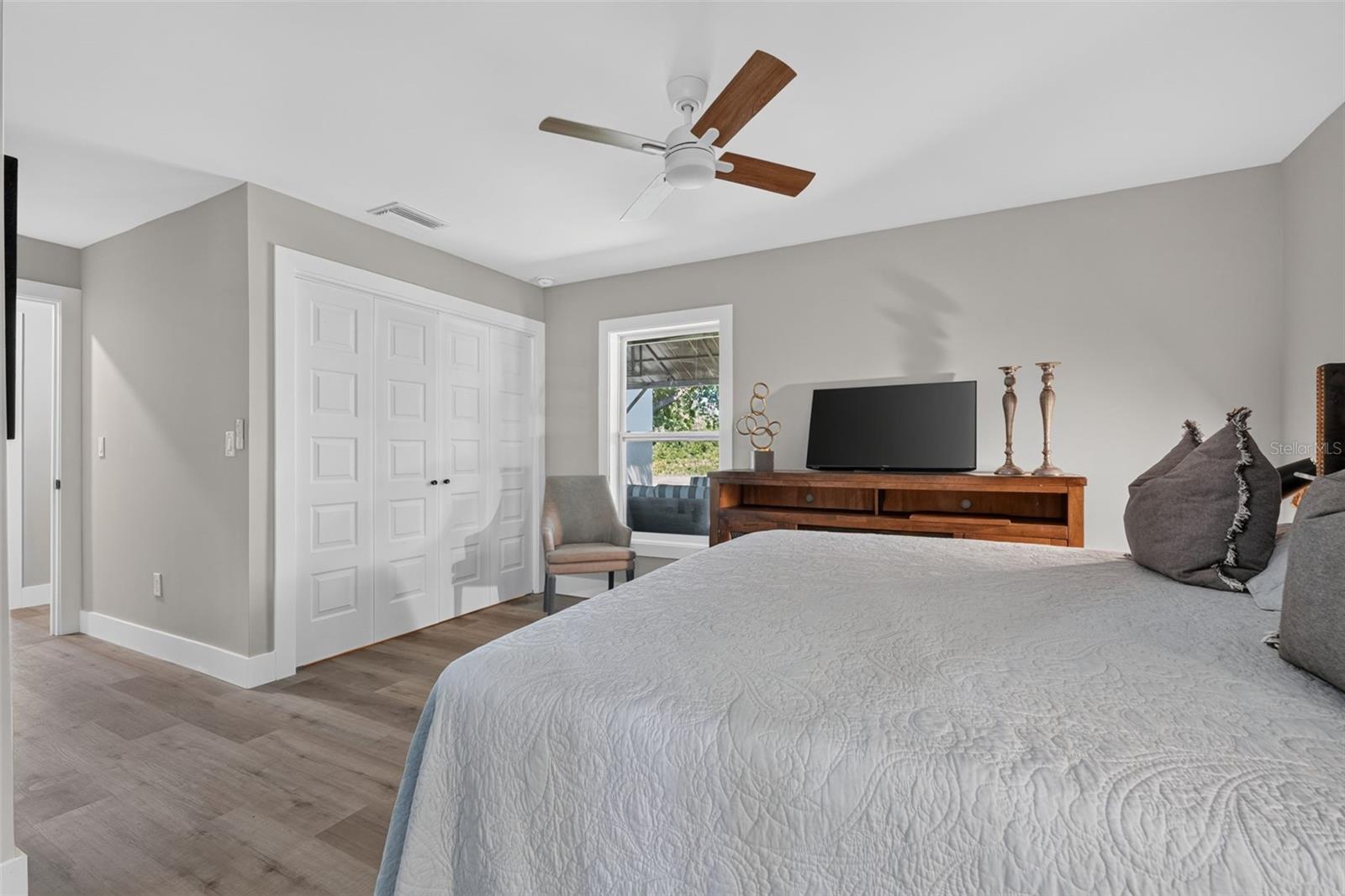 1210 CASA BONITA AVE