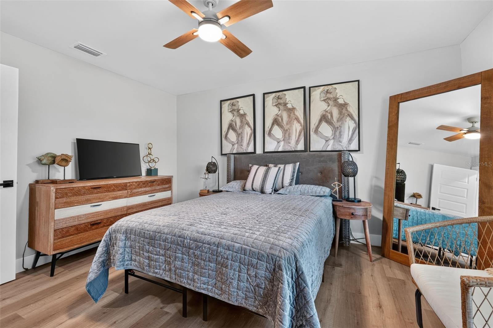 1210 CASA BONITA AVE