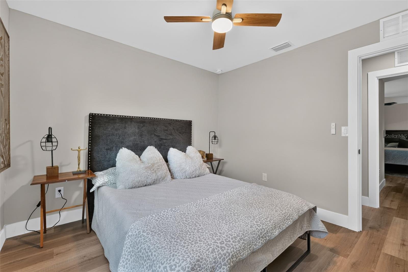 1210 CASA BONITA AVE