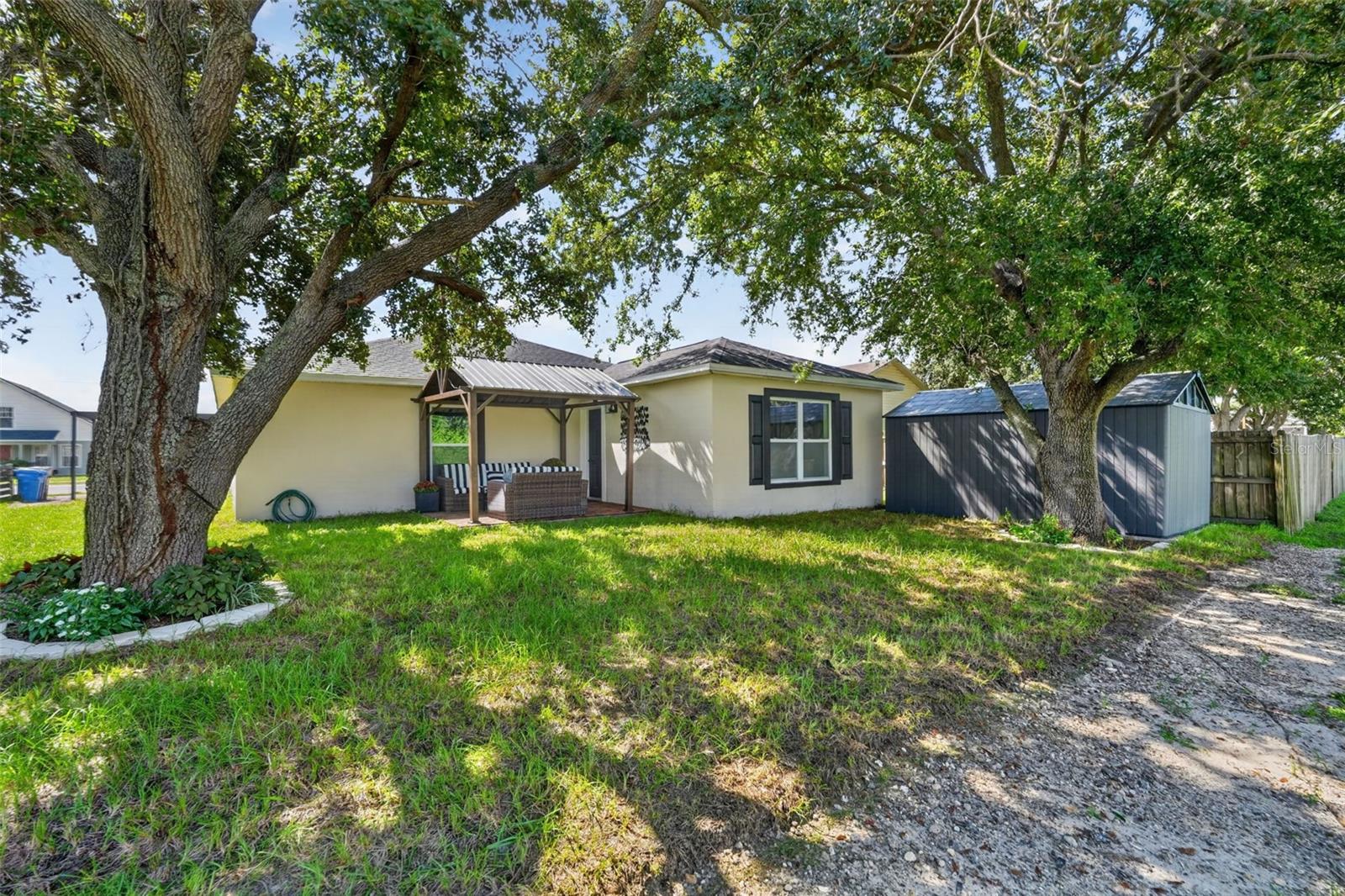 1210 CASA BONITA AVE